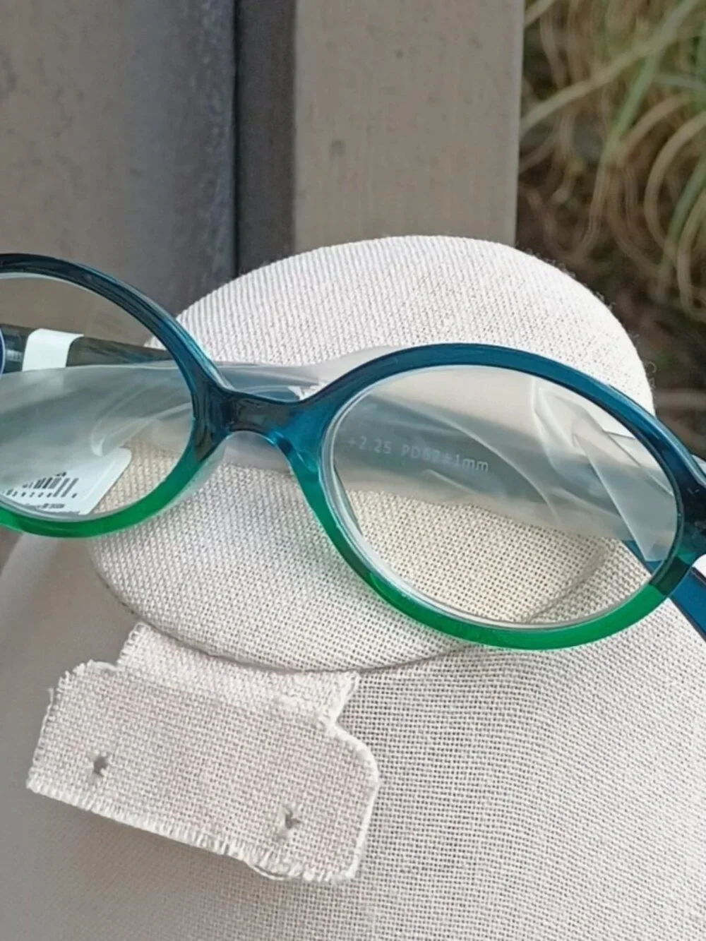 Reading Glasses by Peepers (Filly), +2.25 strength, teal/green ombre color, NWT